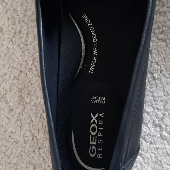 GEOX Respira Black Leather Loafers w Gold Buckle Details - Nearly New! - Picture 13 of 17